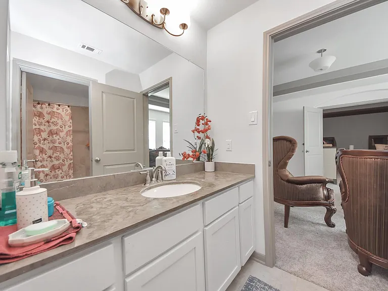 1911 Sapphire Pines Ln — Photo 38