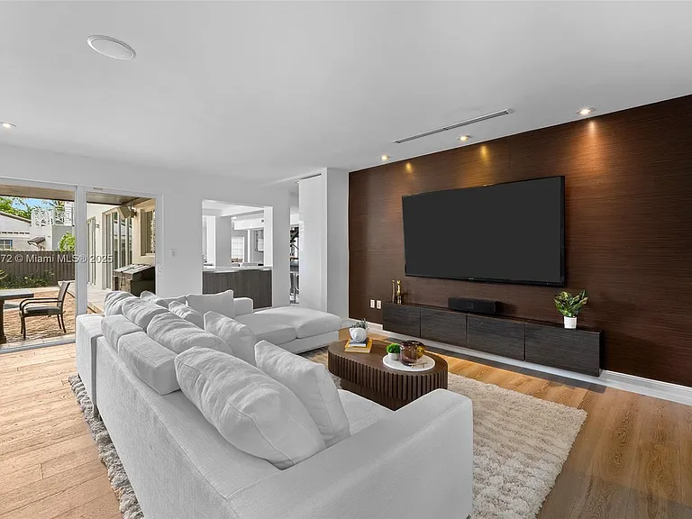 575 Bay Point Rd — Photo 11