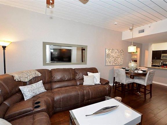 4th image of 2421 W Horatio St Unit 812