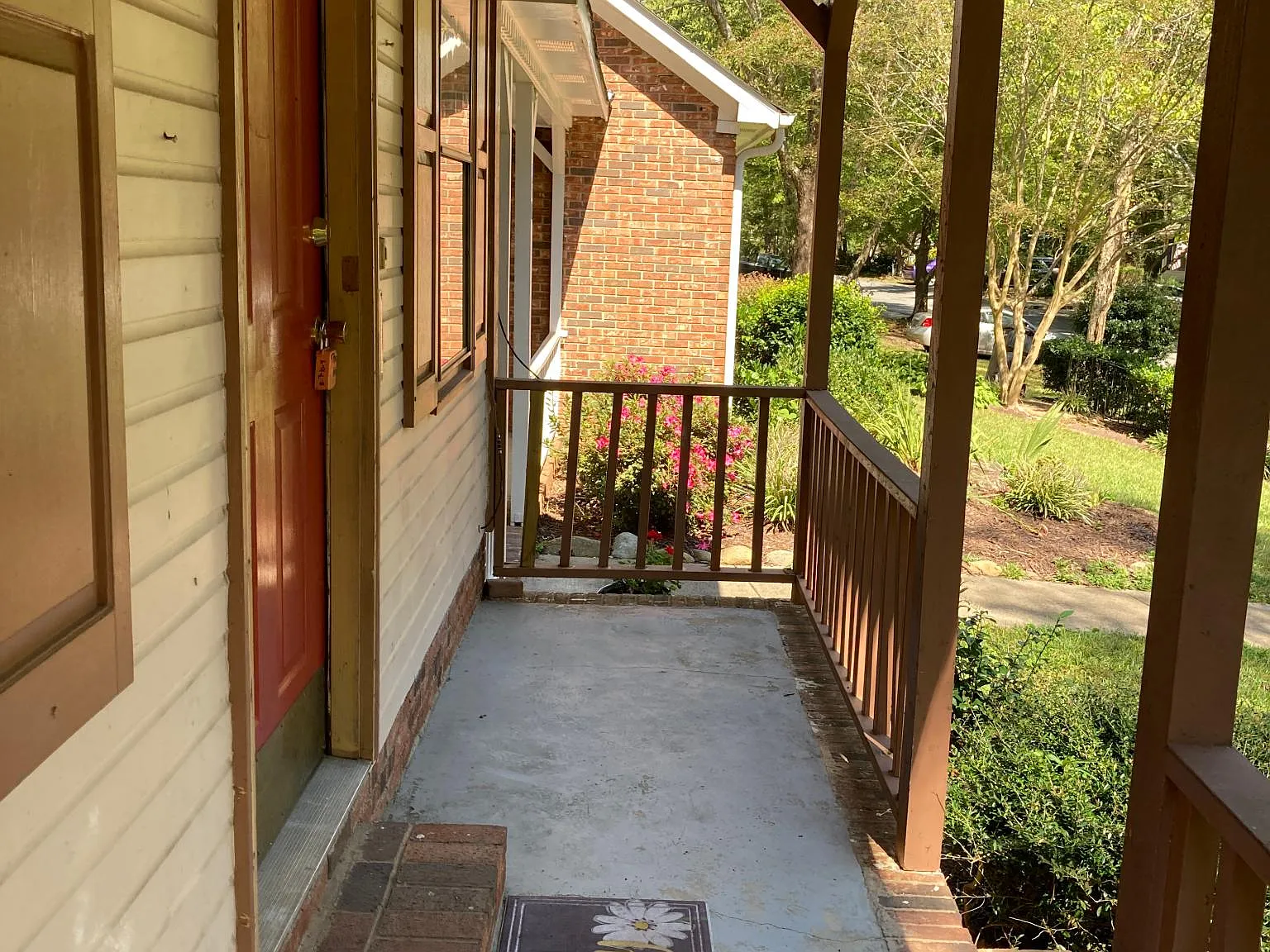 2 bed, 1.5 bath, 1160 sqft, $1,050 — Photo 2