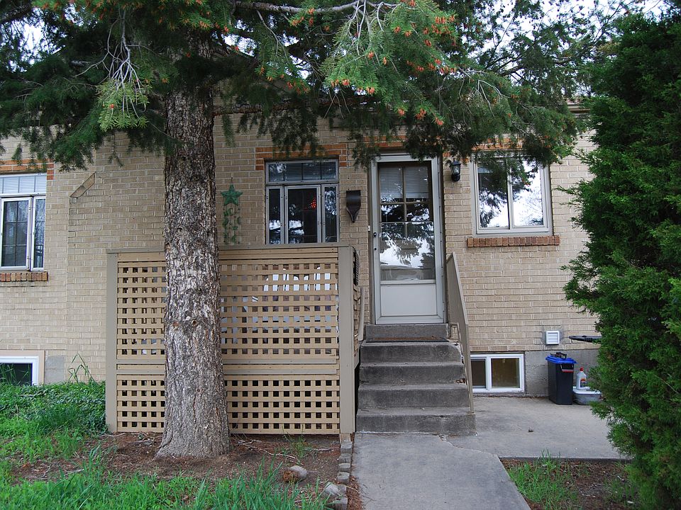 Side entrance to upstairs