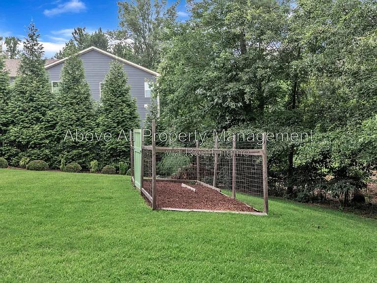 8313 Henderson Rd — Photo 54