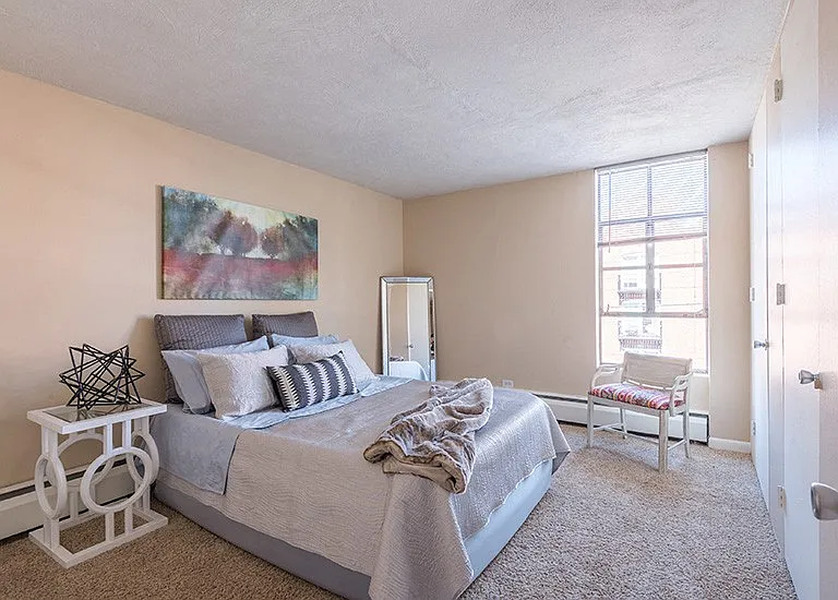 Latitude 40 — Photo 9