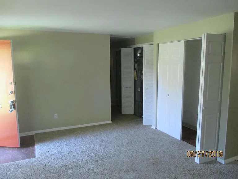 3585 Roswell Dr — Photo 10