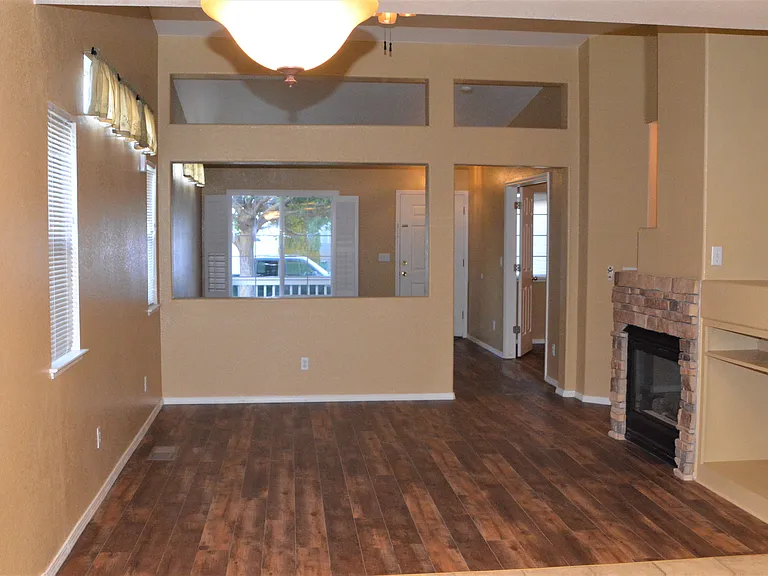1610 Westmont Ln — Photo 5