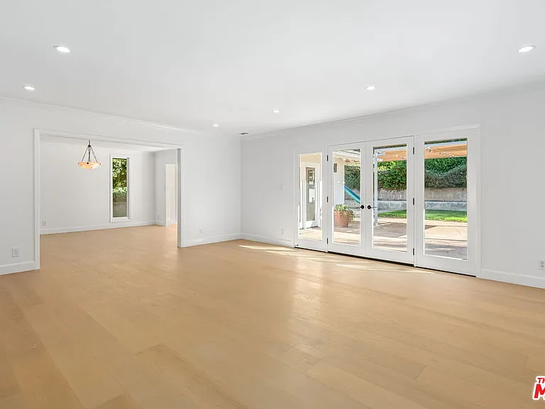 1836 N Doheny Dr — Photo 6