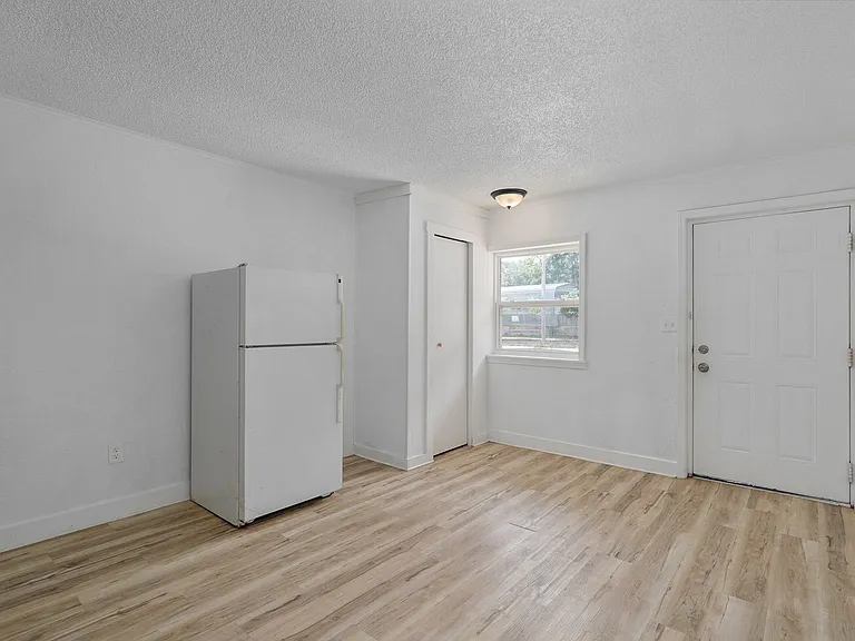 21 Larue St. Apartments — Photo 23