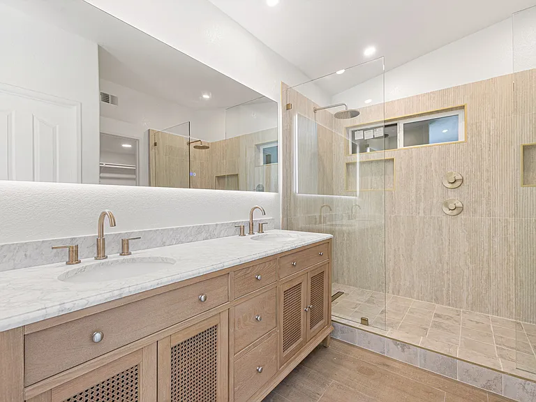 76 Sutton Pl S — Photo 25