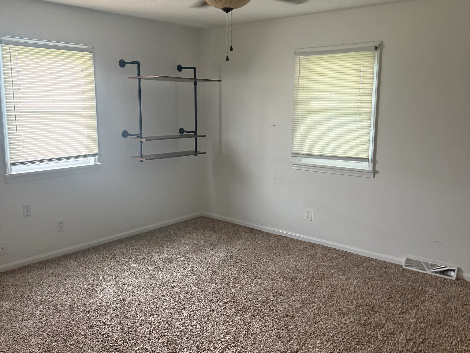 3 bed, 2379 sqft, $1,200 — Photo 4