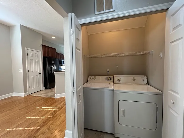 332 E Kaley St — Photo 11