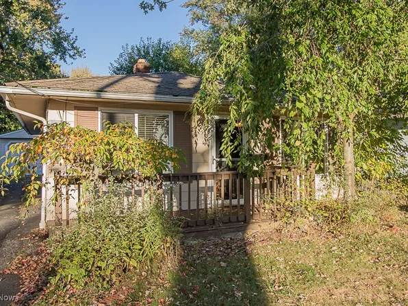 211 Plymouth Dr, Eastlake, OH 44095