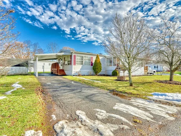 544 Rockview Dr, Holley, NY 14470