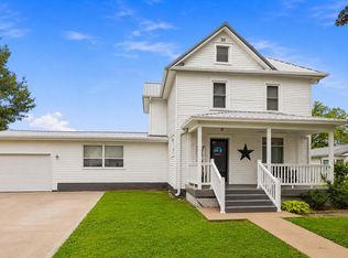 1115 Main St, Mediapolis, IA 52637