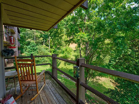 2nd image of 1081 Cove Rd #621