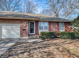 915 NW 10th St, Blue Springs, MO 64015