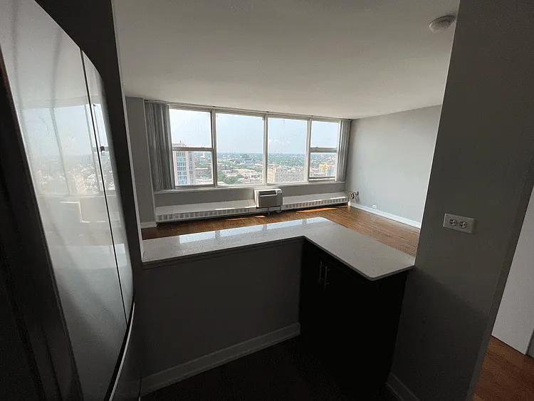 Sheridan Tower - 5650 N Sheridan Rd — Photo 25