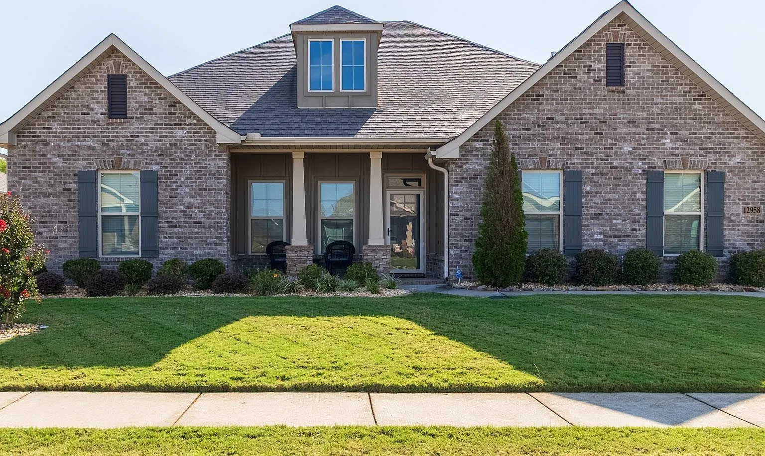 6 bed, 3.0 bath, 3170 sqft, $3,250 — Photo 1