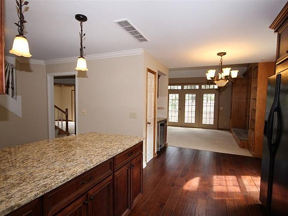 3rd image of 512 Cottingwood Ct