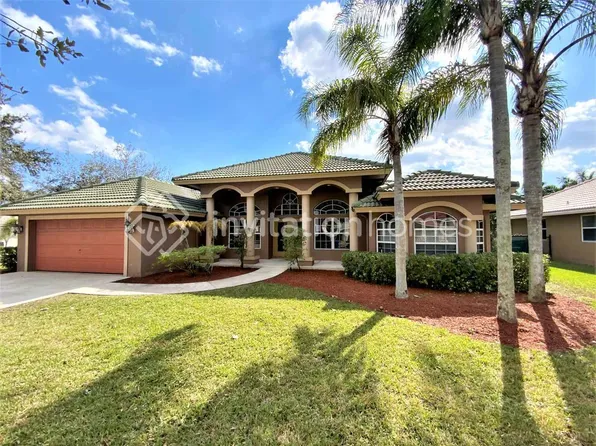 101 Jacaranda Ct, Royal Palm Beach, FL 33411