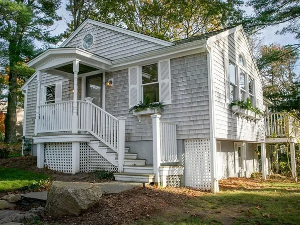 5 Scraggy Neck Rd, Cataumet, MA 02534