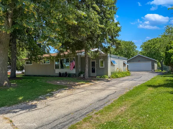 7S201 Eola Rd, Aurora, IL 60502