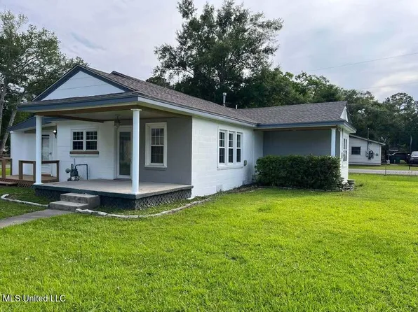3536 Lawrence St, Moss Point, MS 39563