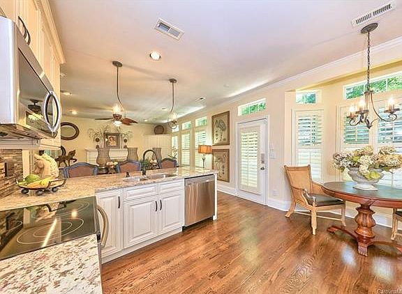 5th image of 419 Catalina Dr