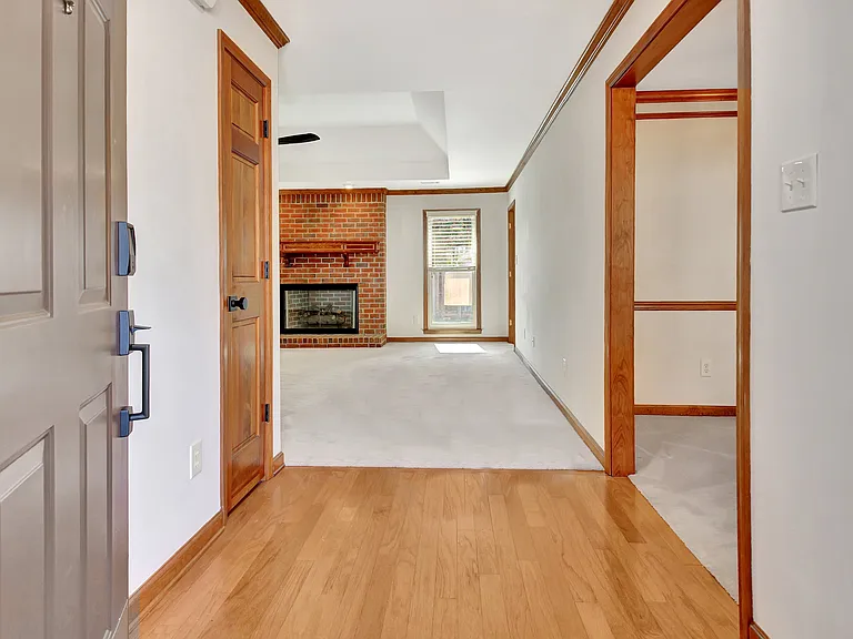 401 Tenterden Curv — Photo 5