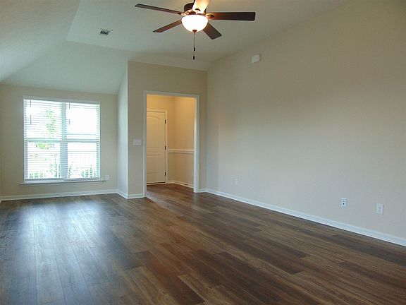5th image of 192 Sutton Ct