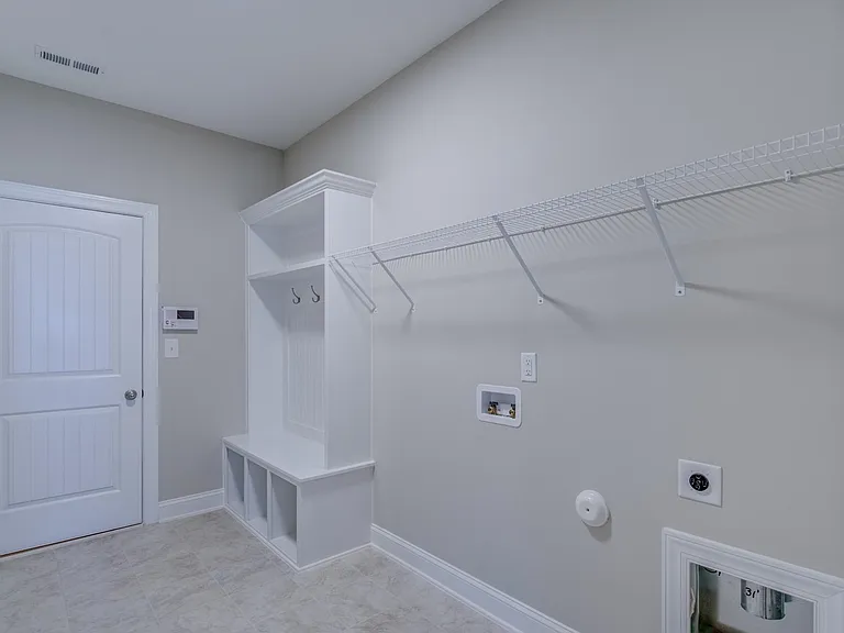 60 Kingsly Dr — Photo 32