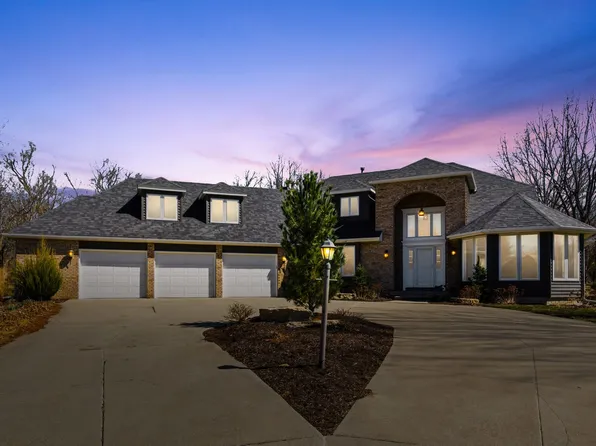 25 Timber Ridge Dr, Coal Valley, IL 61240