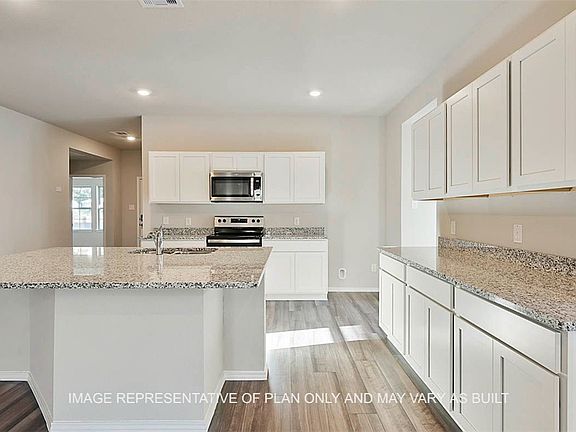 3rd image of 207 Blanco Dr