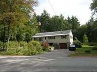 95 Meadowcrest Dr, Bedford, NH 03110