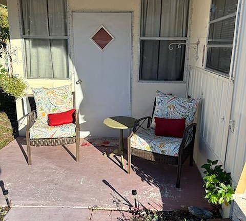 4th image of 1280 Lakeview Rd #136