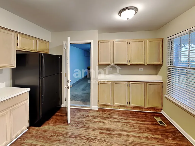 931 Concord Ct — Photo 4
