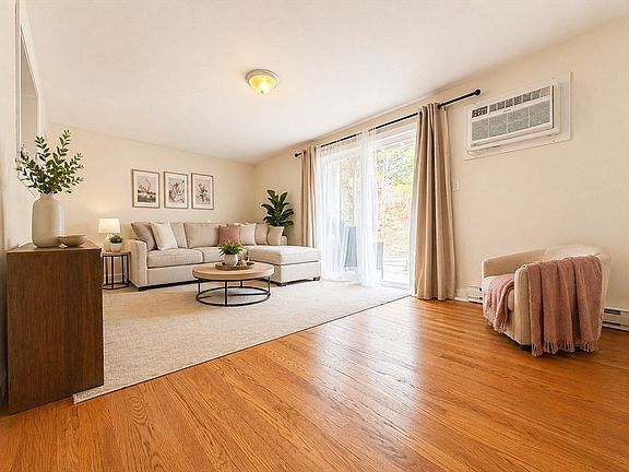 2nd image of 92 Sandwich Rd #4D