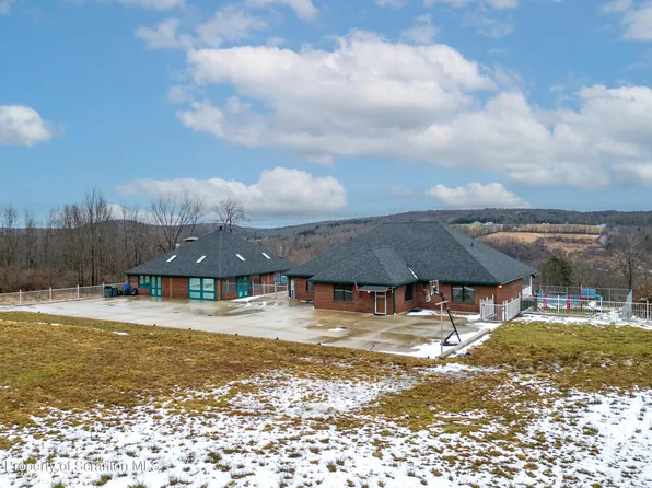 376 Burns Rd, Waymart, PA 18472