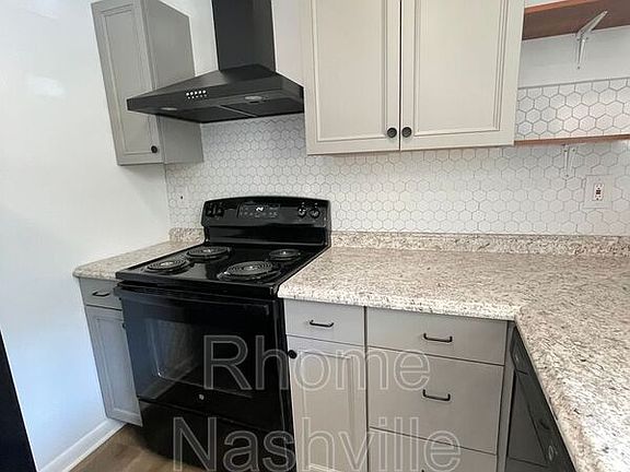 3rd image of 916 Algonquin Ct