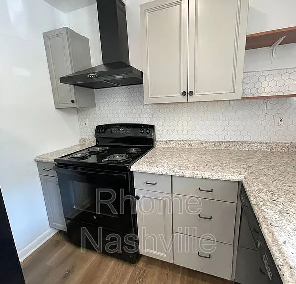 916 Algonquin Ct — Photo 3