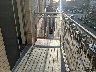 Rented by Cezanne Outlet LLC