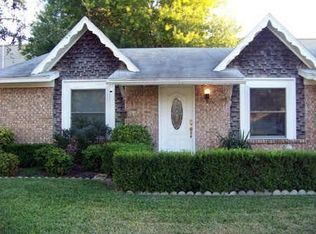 2906 Leigh Ann Ln, Arlington, TX 76010