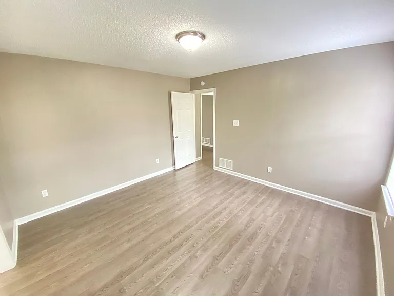 6544 Oak Hurst Dr — Photo 2