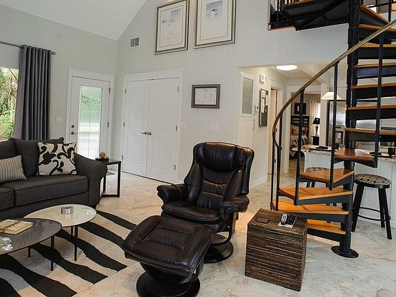 4th image of 540 Madder Ln