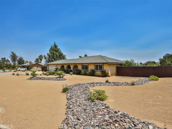 9021 11th St, Hesperia, CA 92345