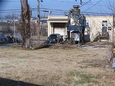 2nd image of 903 W College St