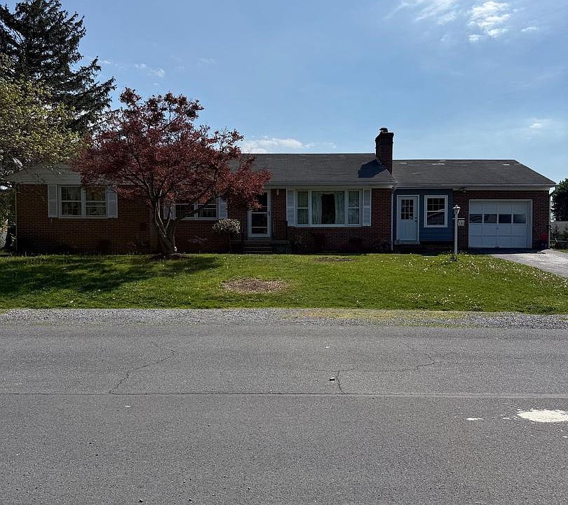 1st image of 131 Country Club Cir