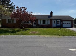 131 Country Club Cir, Winchester, VA 22602