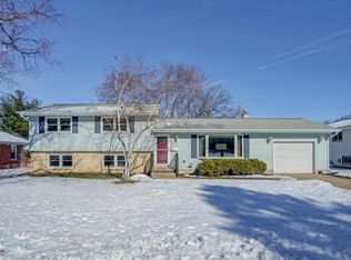 316 Meadow Ln, Deforest, WI 53532