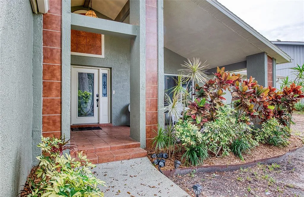 3 bed, 2.0 bath, 1896 sqft, $3,000 — Photo 3