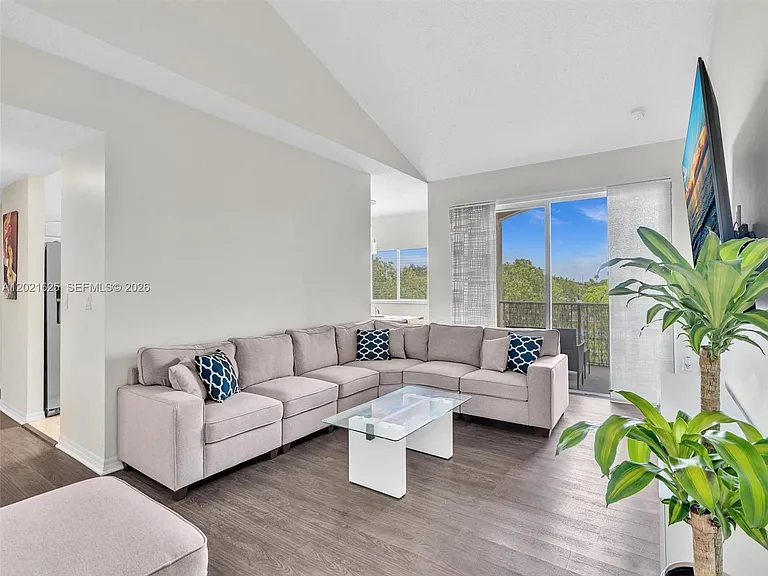 7085 Nova Dr #321 — Photo 4